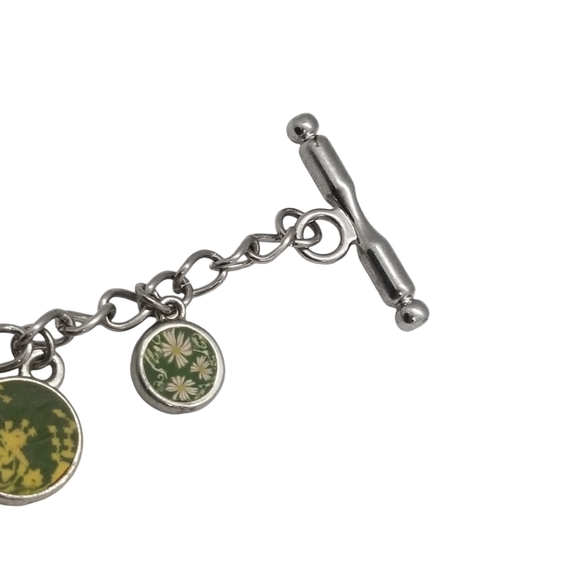 VIVA BEADS VIBRANT HANDMADE CLAY FLORAL DESIGNS & SILVERTONED CHARM BRACELET - Picture 8 of 8